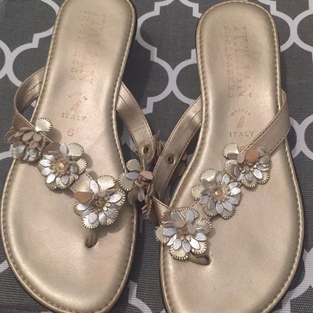 Gold short heels made in Italy